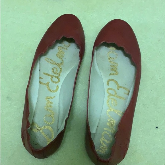 Barely worn red flats - Picture 1 of 3